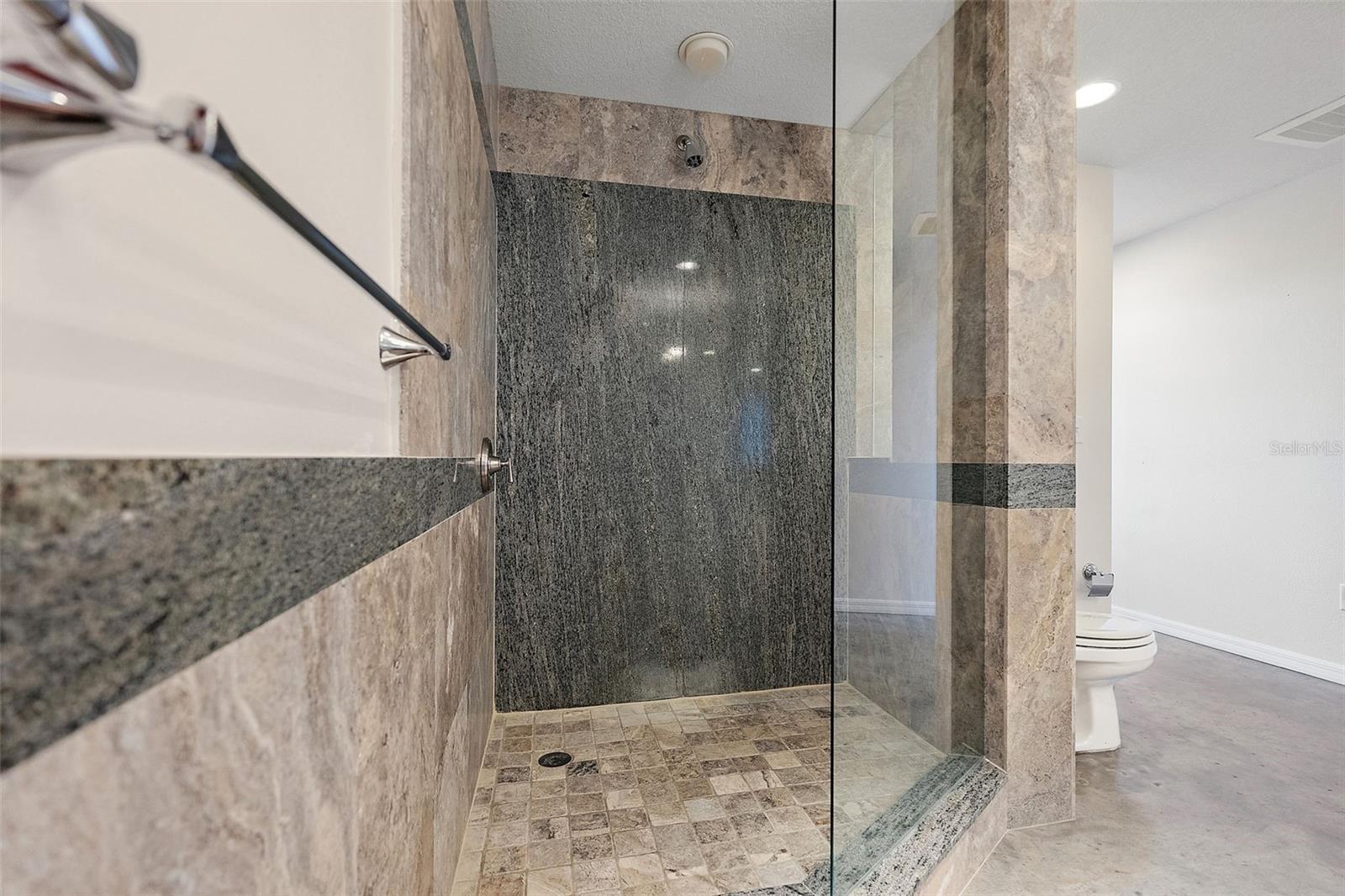 Listing photo id 16 for 226 5th Avenue N 1403