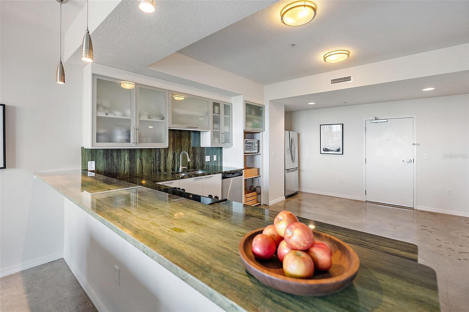 Listing photo id 21 for 226 5th Avenue N 1403