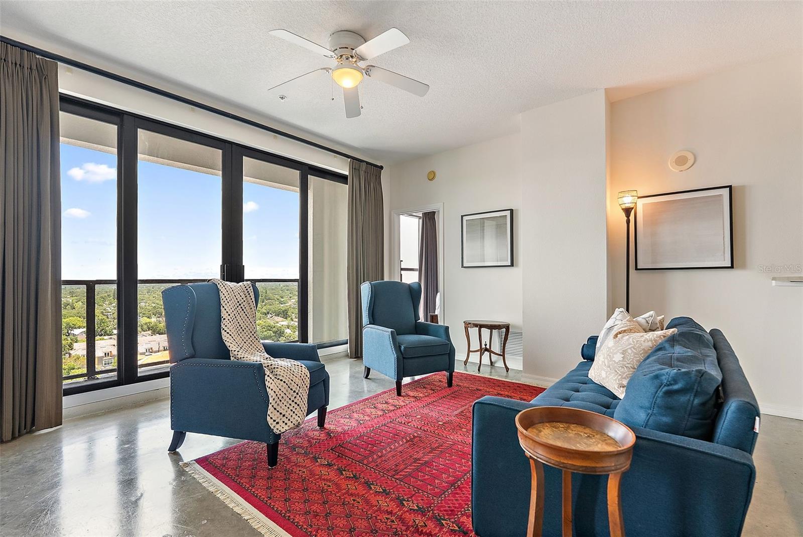 Listing photo id 7 for 226 5th Avenue N 1403