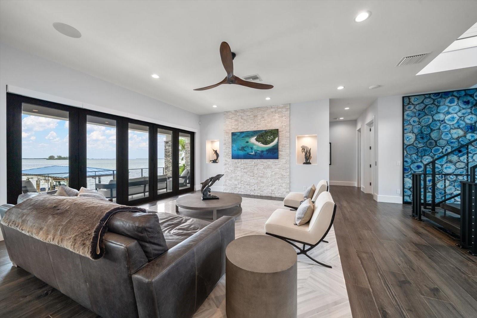 Image 9 of 90 For 2136 Harbor View Drive