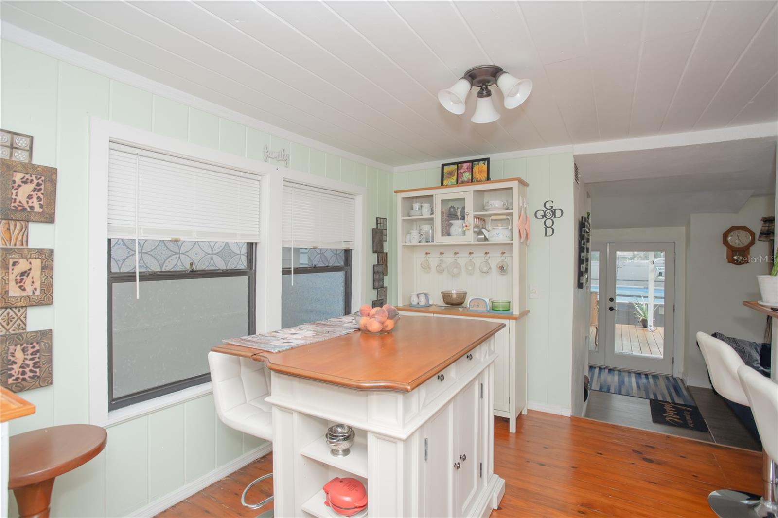 Image 7 of 33 For 4611 41st Avenue N