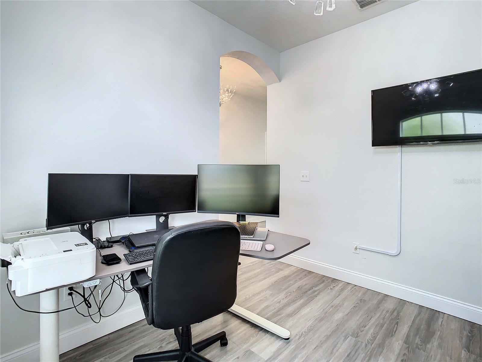 Listing photo id 8 for 2841 Banyan Hill Lane