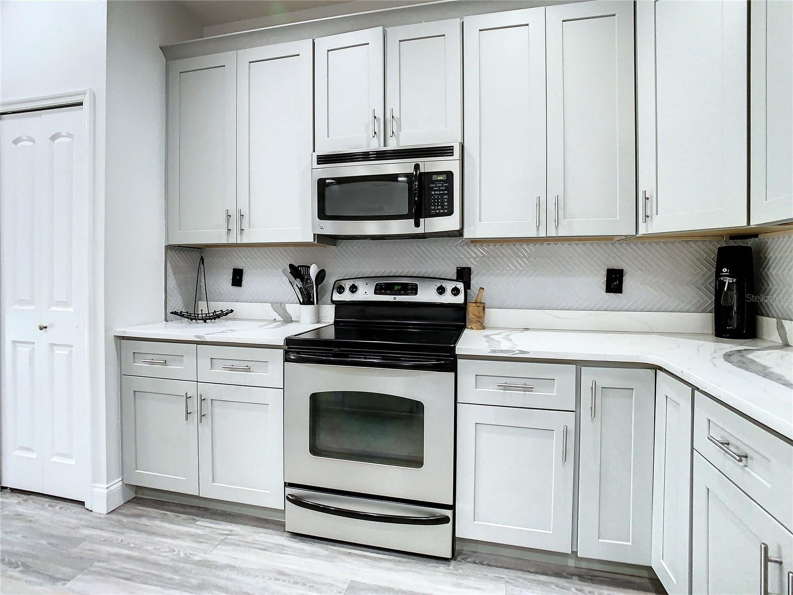 Listing photo id 20 for 2841 Banyan Hill Lane