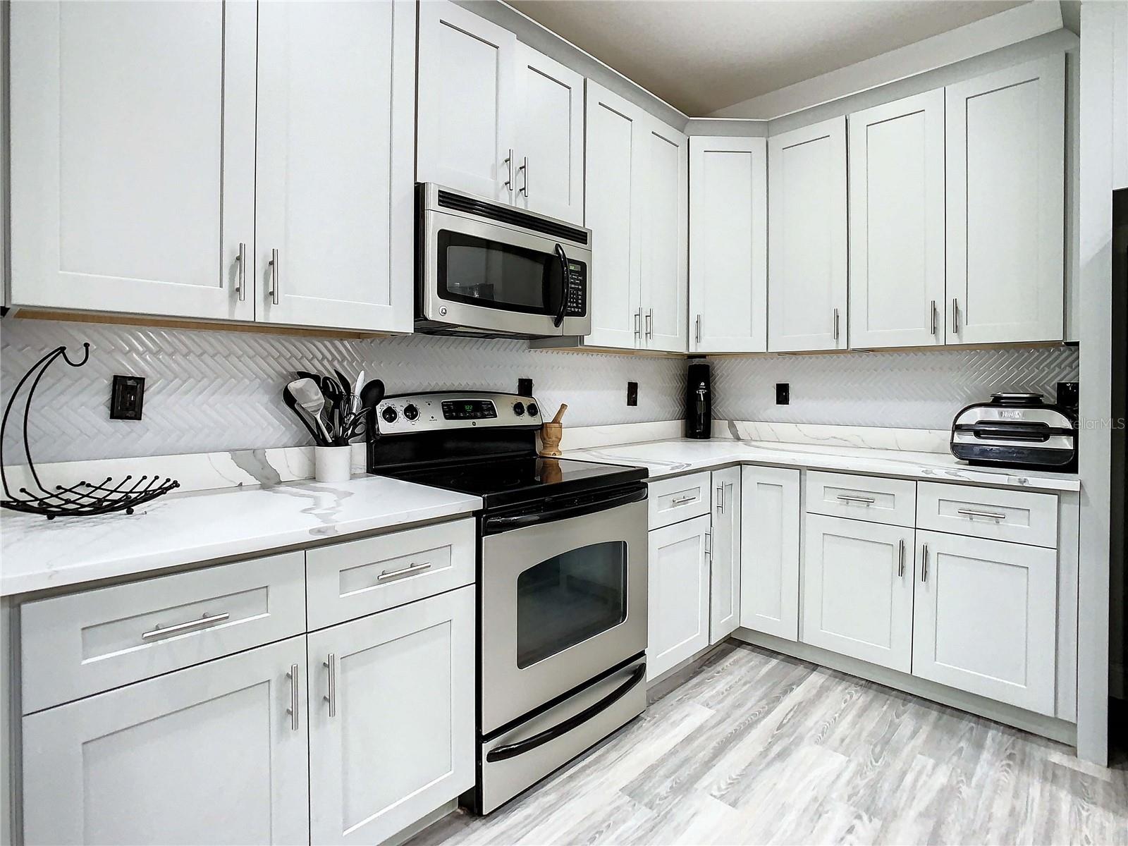Listing photo id 21 for 2841 Banyan Hill Lane