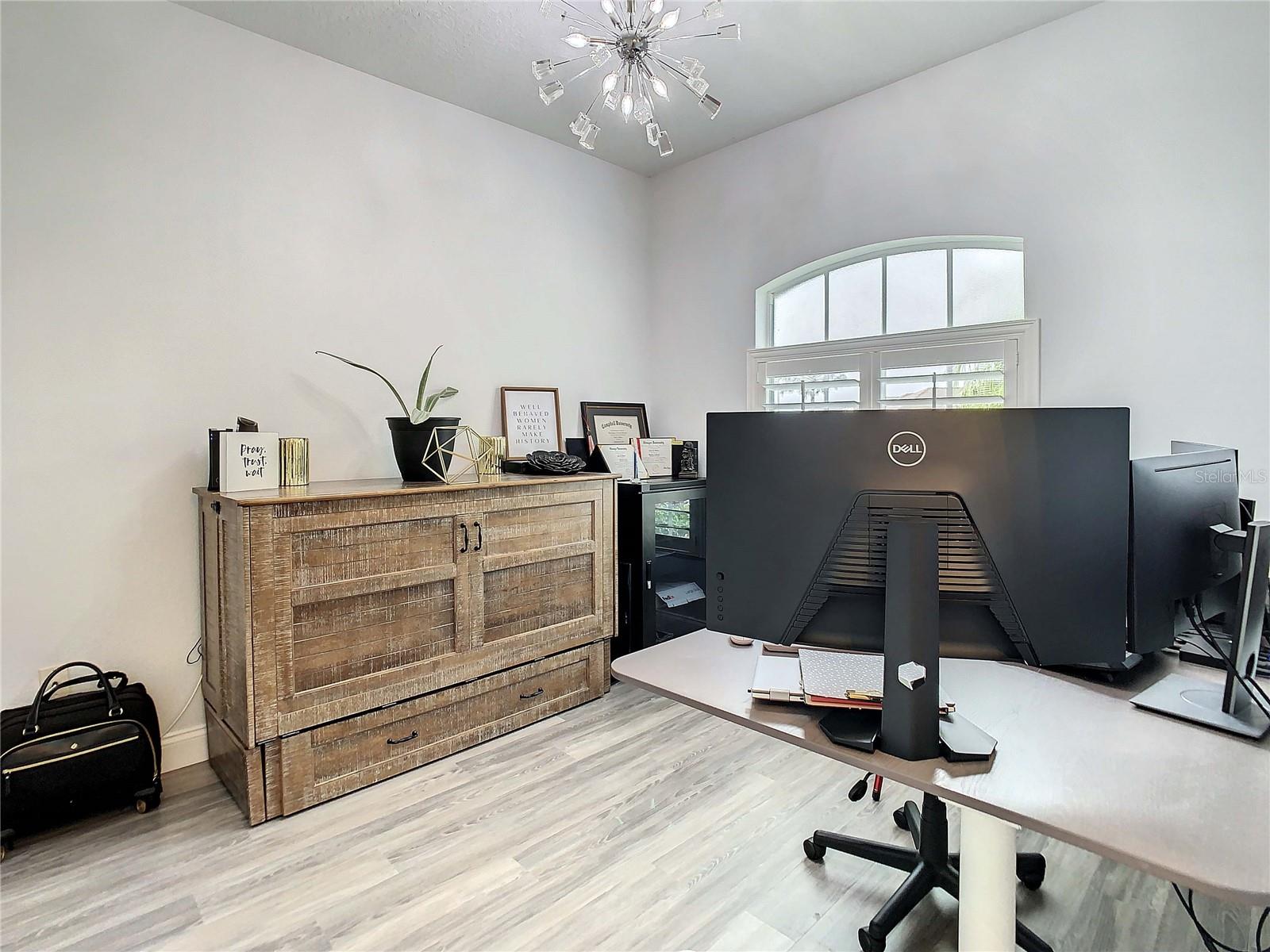 Listing photo id 7 for 2841 Banyan Hill Lane