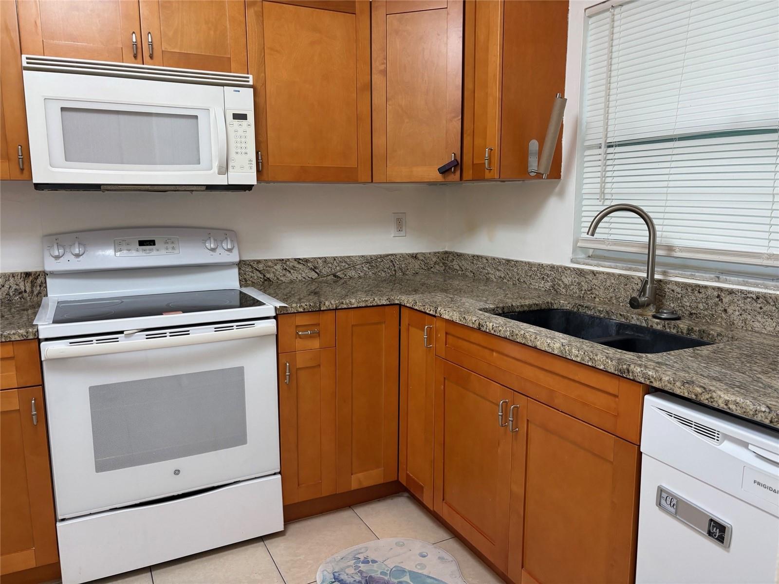 Image 11 of 30 For 2850 Somerset Park Drive 202