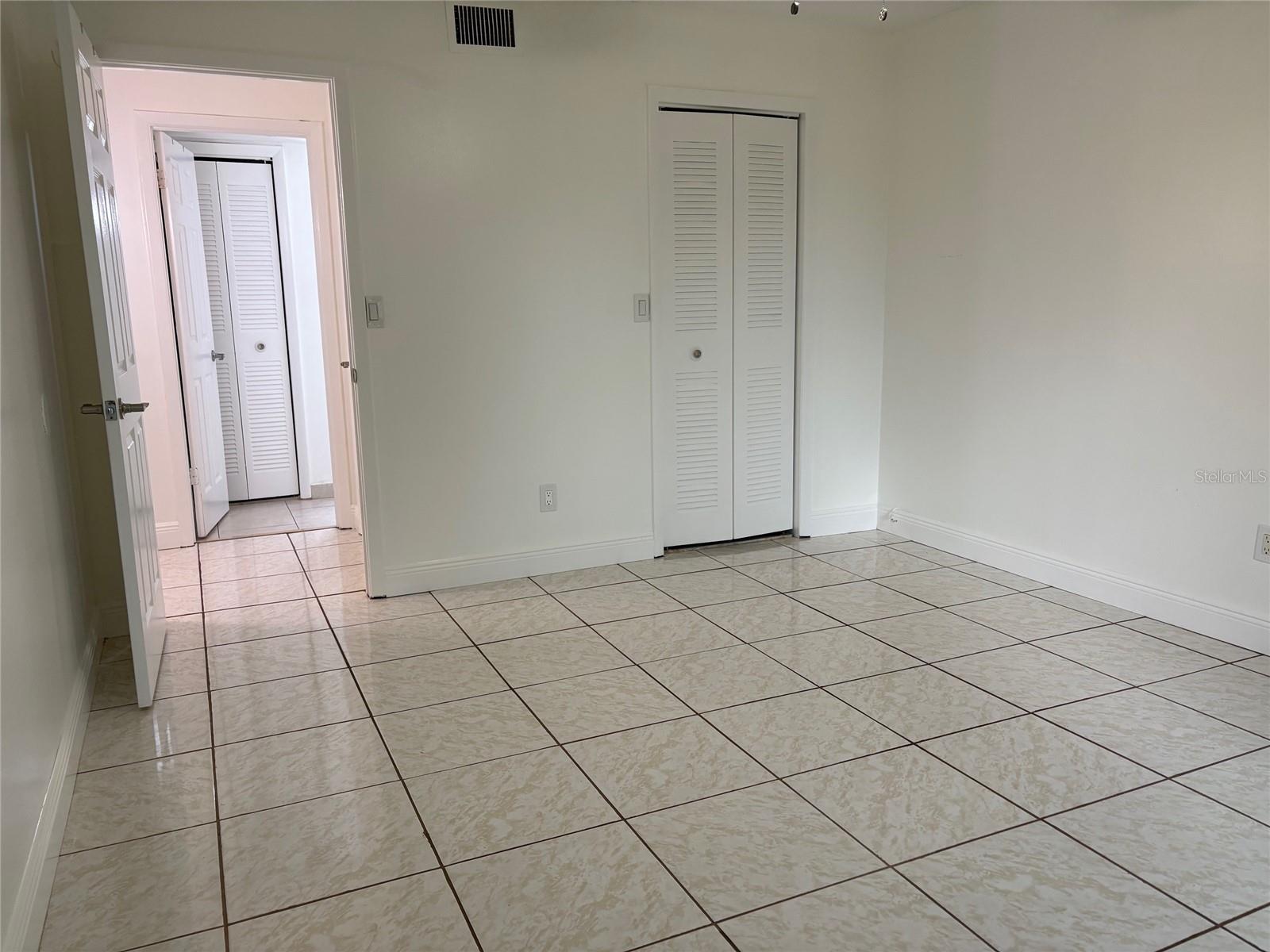 Image 16 of 30 For 2850 Somerset Park Drive 202