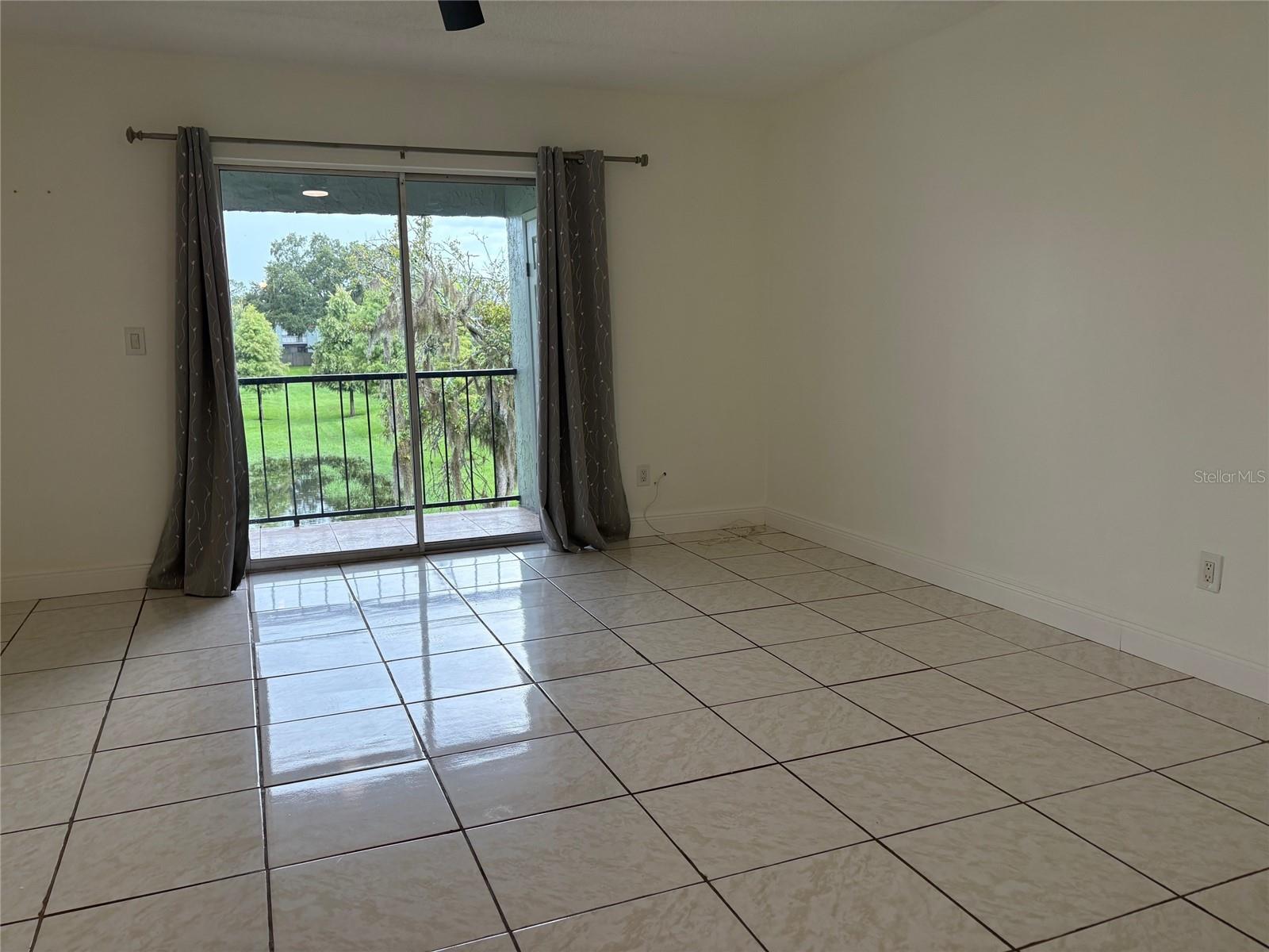 Image 6 of 30 For 2850 Somerset Park Drive 202