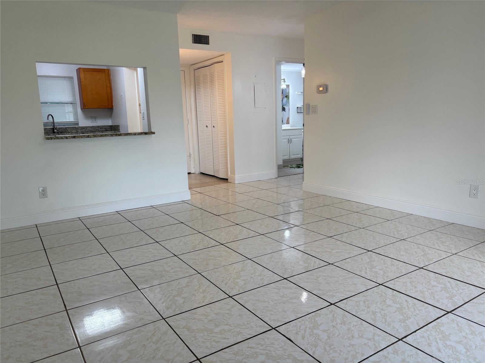 Image 9 of 30 For 2850 Somerset Park Drive 202