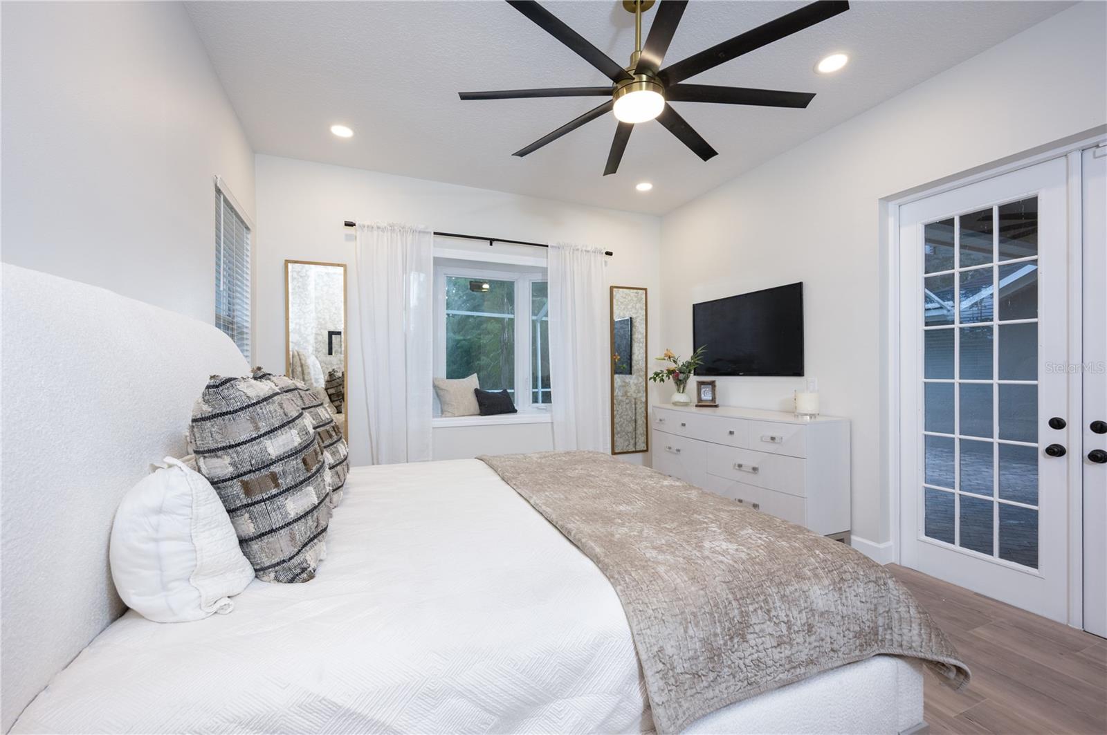 Image 12 of 19 For 10346 Abbotsford Drive