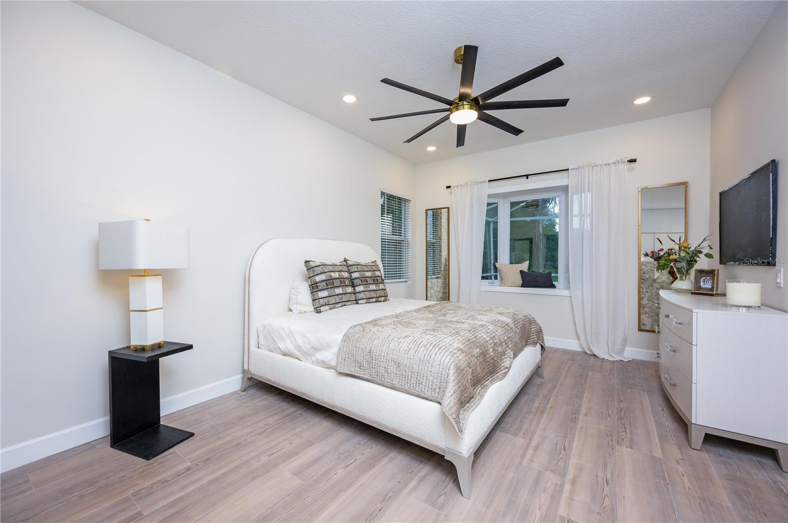Image 15 of 19 For 10346 Abbotsford Drive