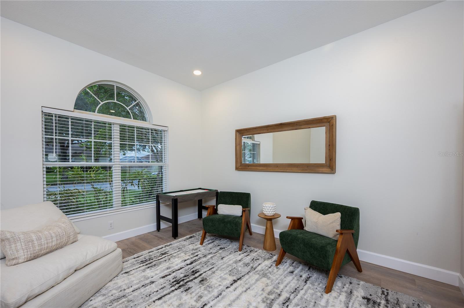 Image 7 of 19 For 10346 Abbotsford Drive