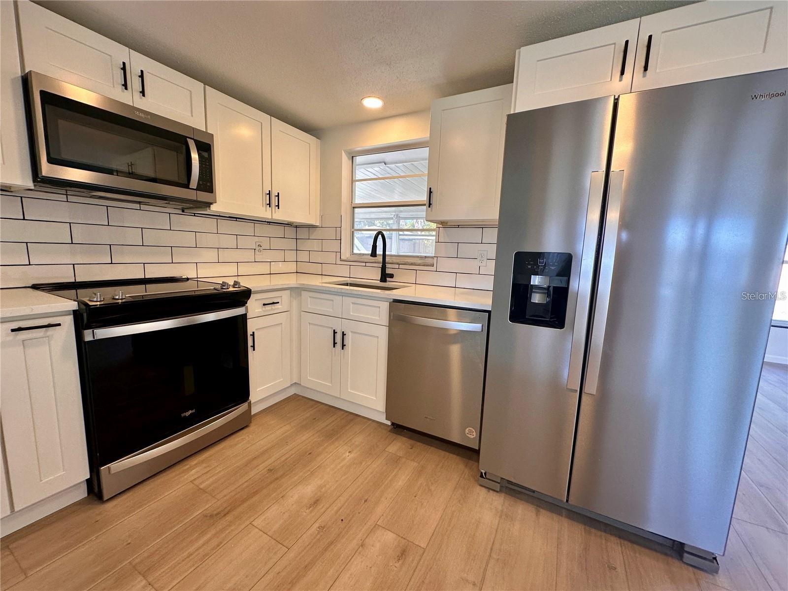 Listing photo id 0 for 7521 Bougenville Drive