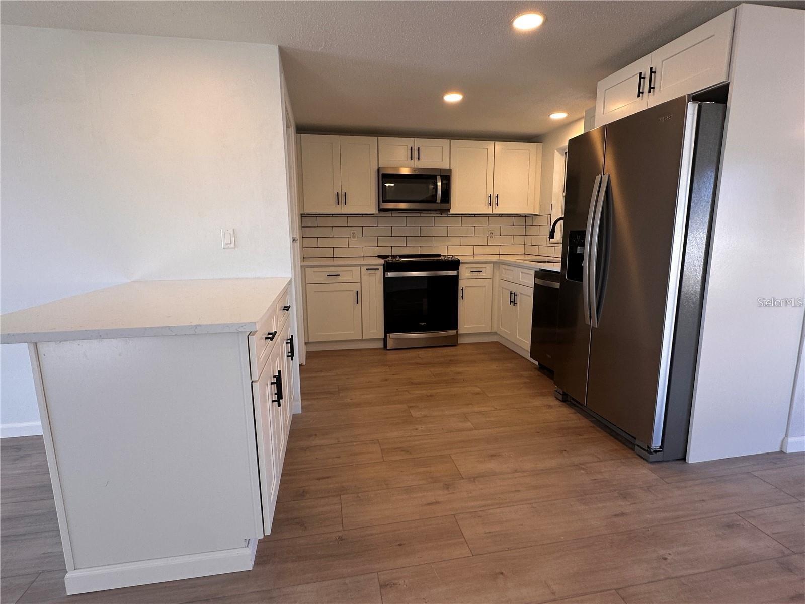 Listing photo id 1 for 7521 Bougenville Drive