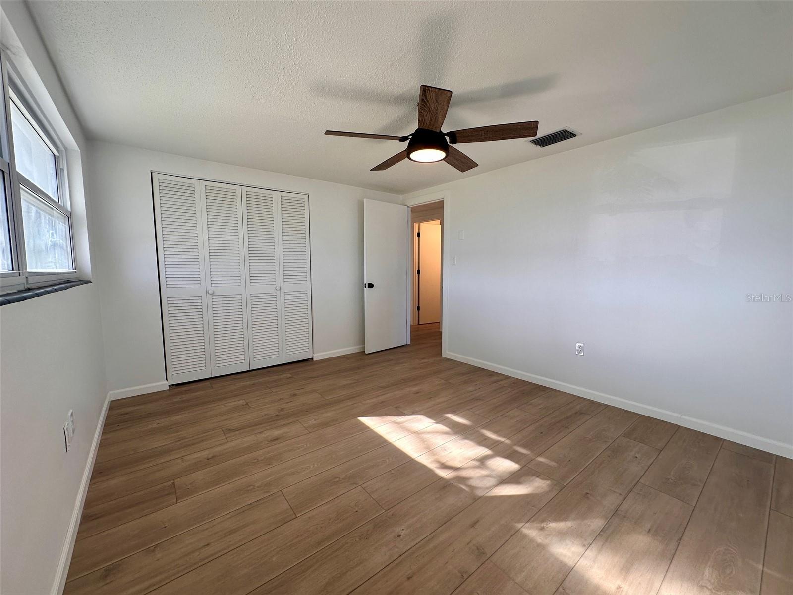 Listing photo id 3 for 7521 Bougenville Drive