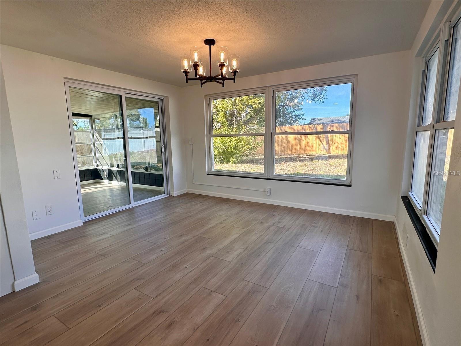 Listing photo id 4 for 7521 Bougenville Drive