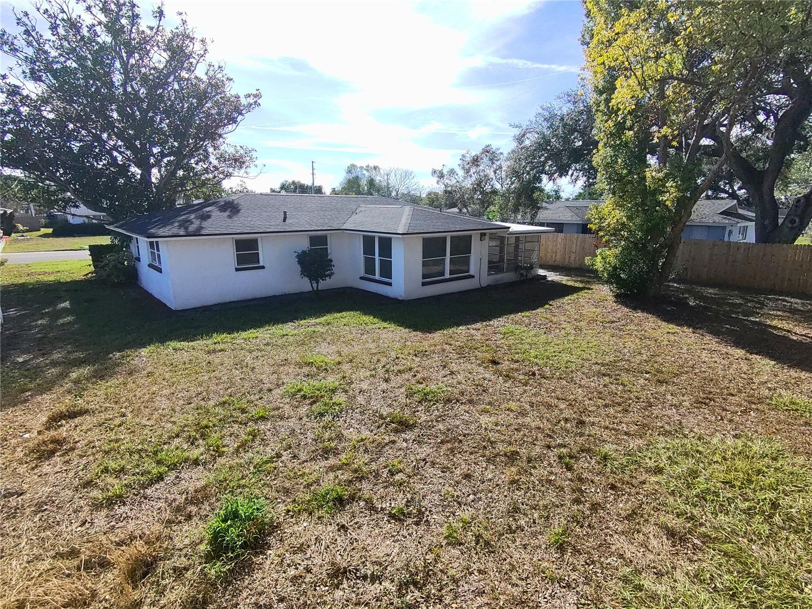 Listing photo id 7 for 7521 Bougenville Drive
