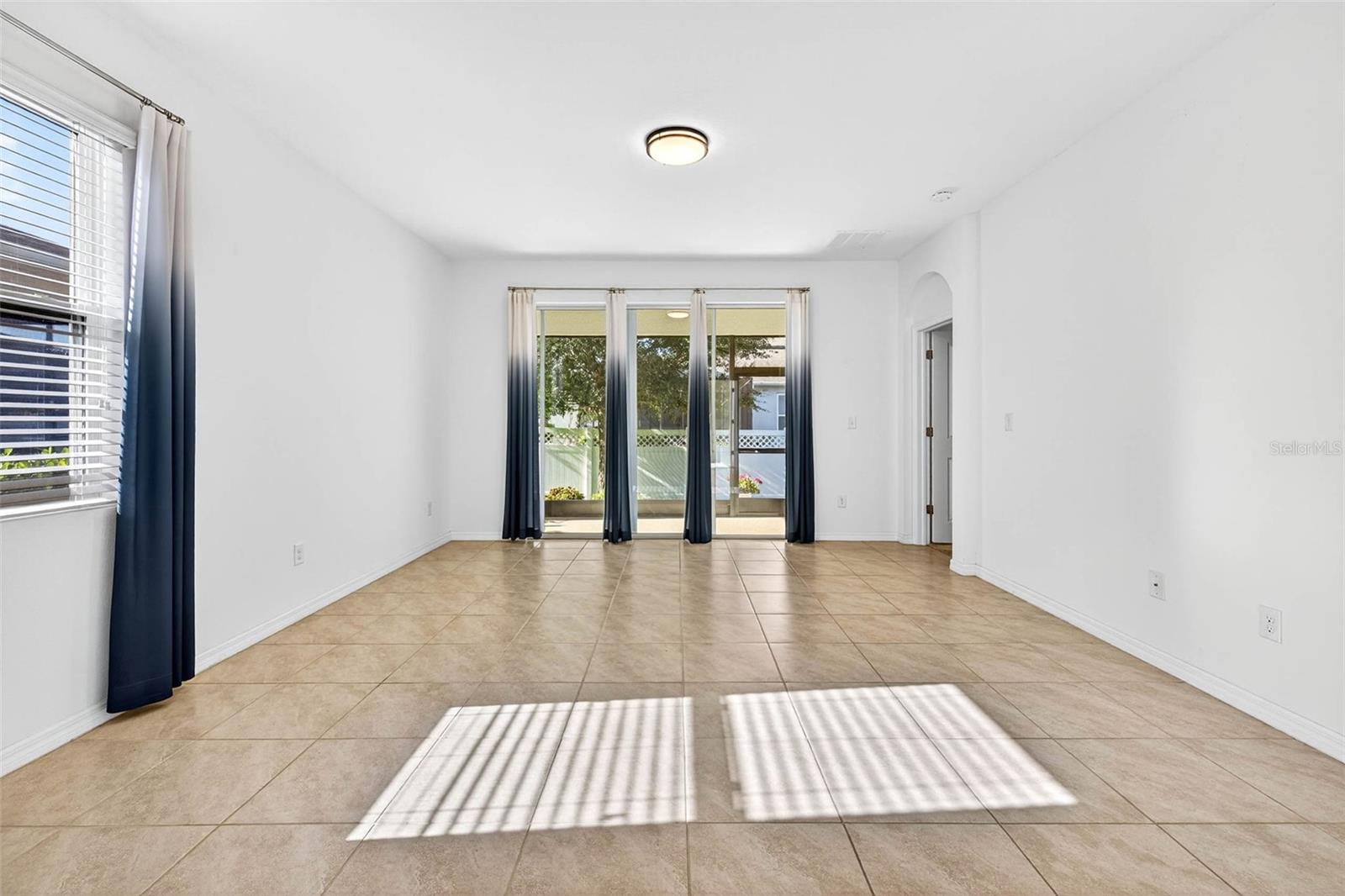 Listing photo id 9 for 33006 Windelstraw Drive