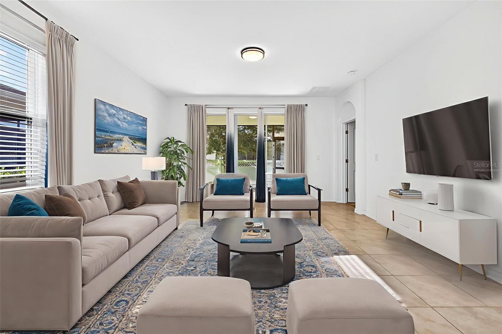 Listing photo id 10 for 33006 Windelstraw Drive