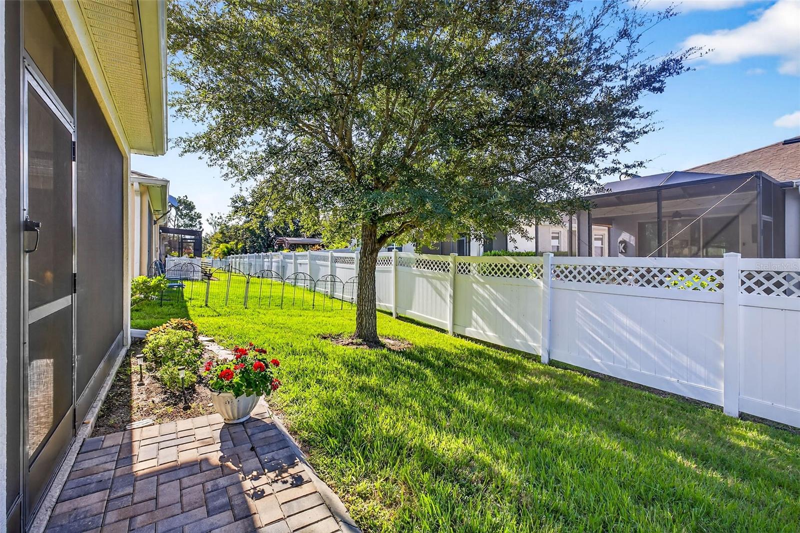 Listing photo id 0 for 33006 Windelstraw Drive