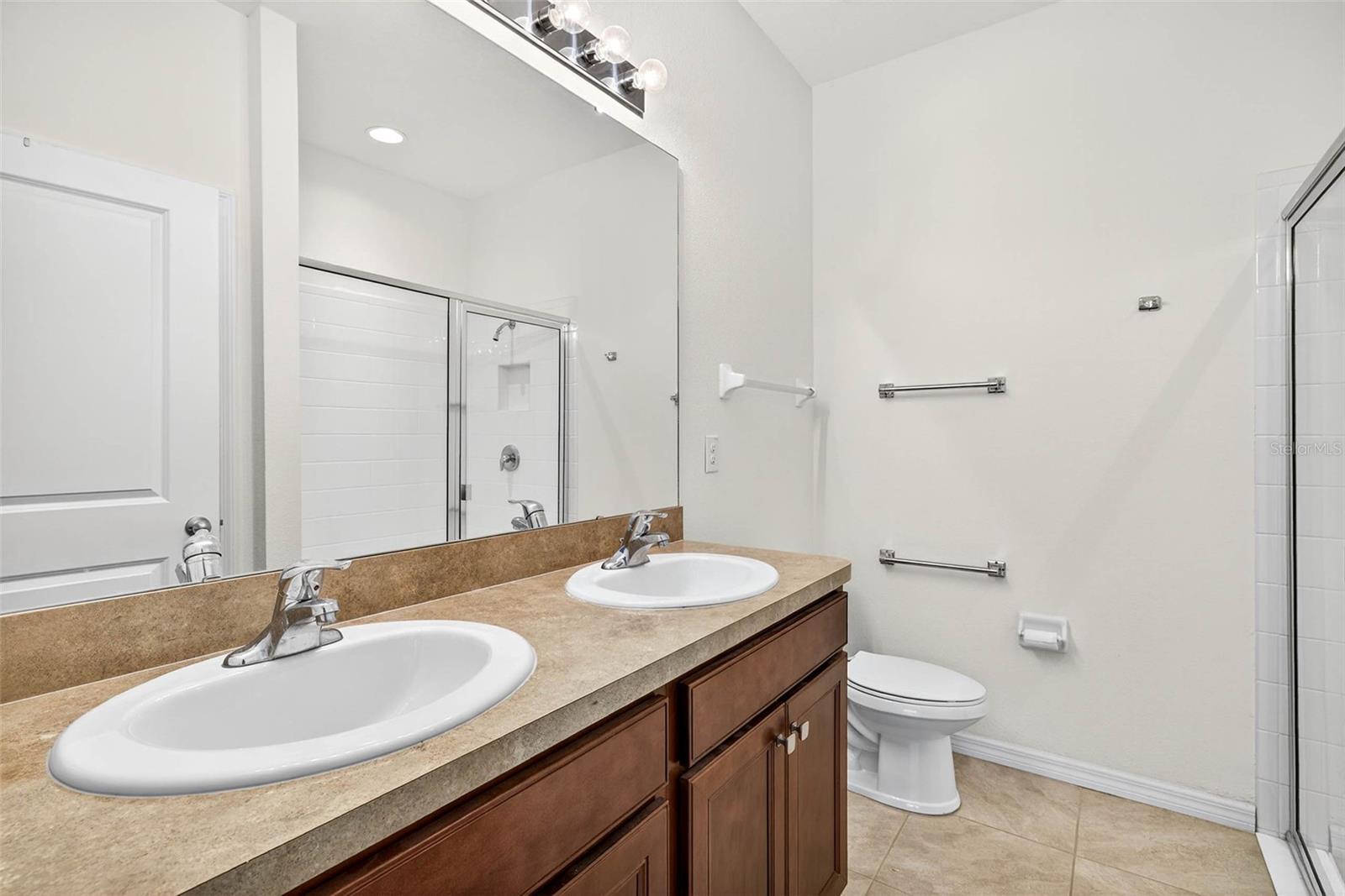 Listing photo id 24 for 33006 Windelstraw Drive