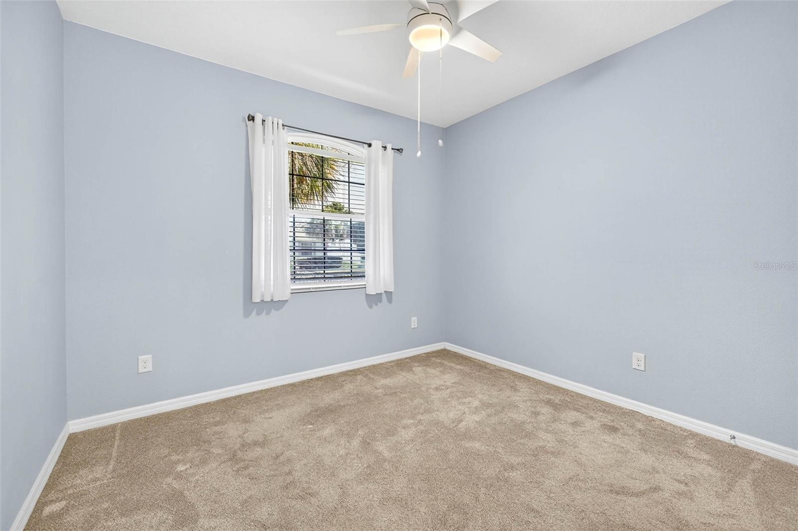 Listing photo id 29 for 33006 Windelstraw Drive