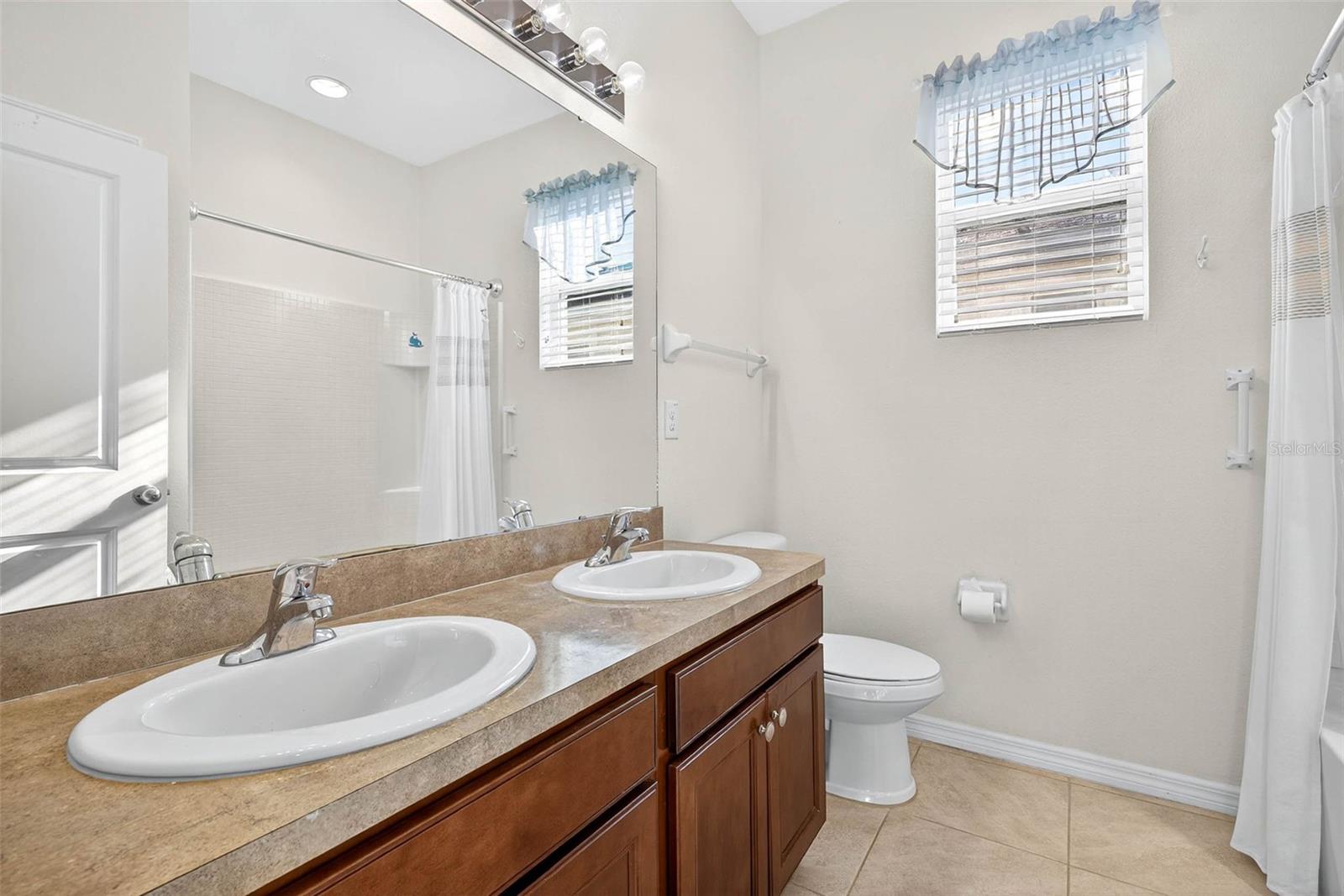 Listing photo id 32 for 33006 Windelstraw Drive