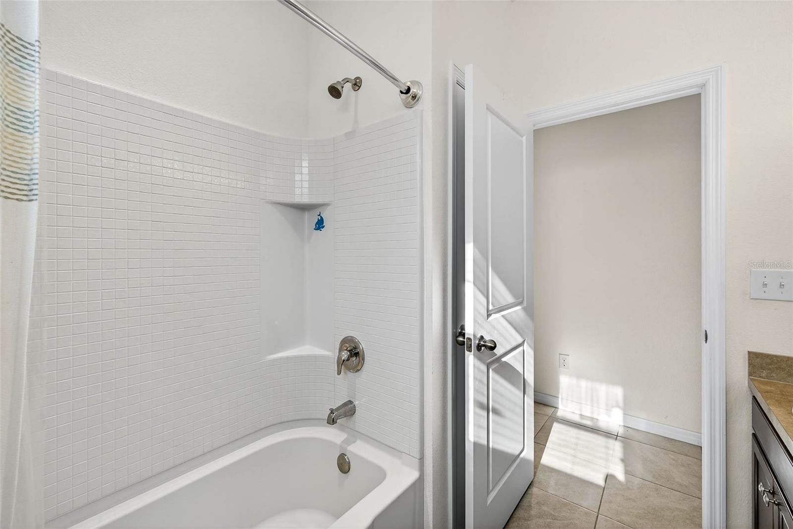 Listing photo id 33 for 33006 Windelstraw Drive