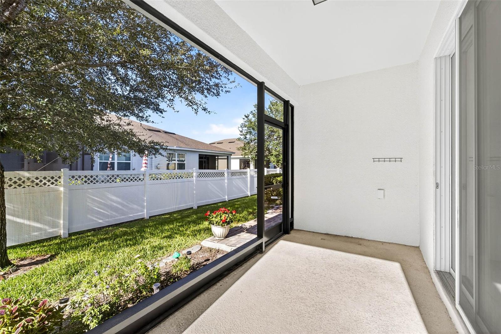 Listing photo id 35 for 33006 Windelstraw Drive