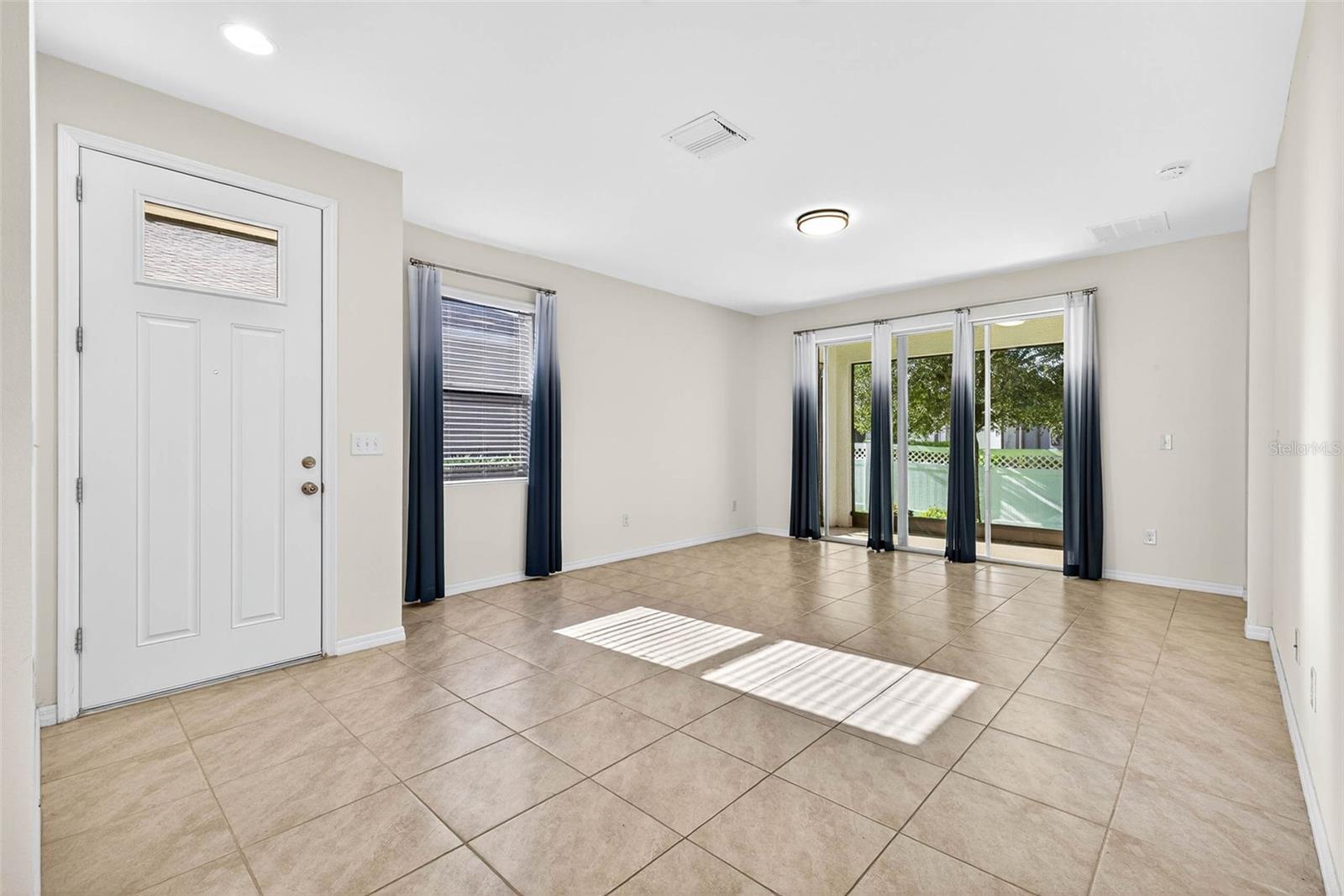 Listing photo id 7 for 33006 Windelstraw Drive