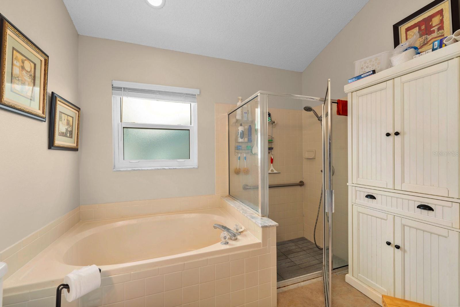 Image 13 of 24 For 9706 Glenpointe Drive