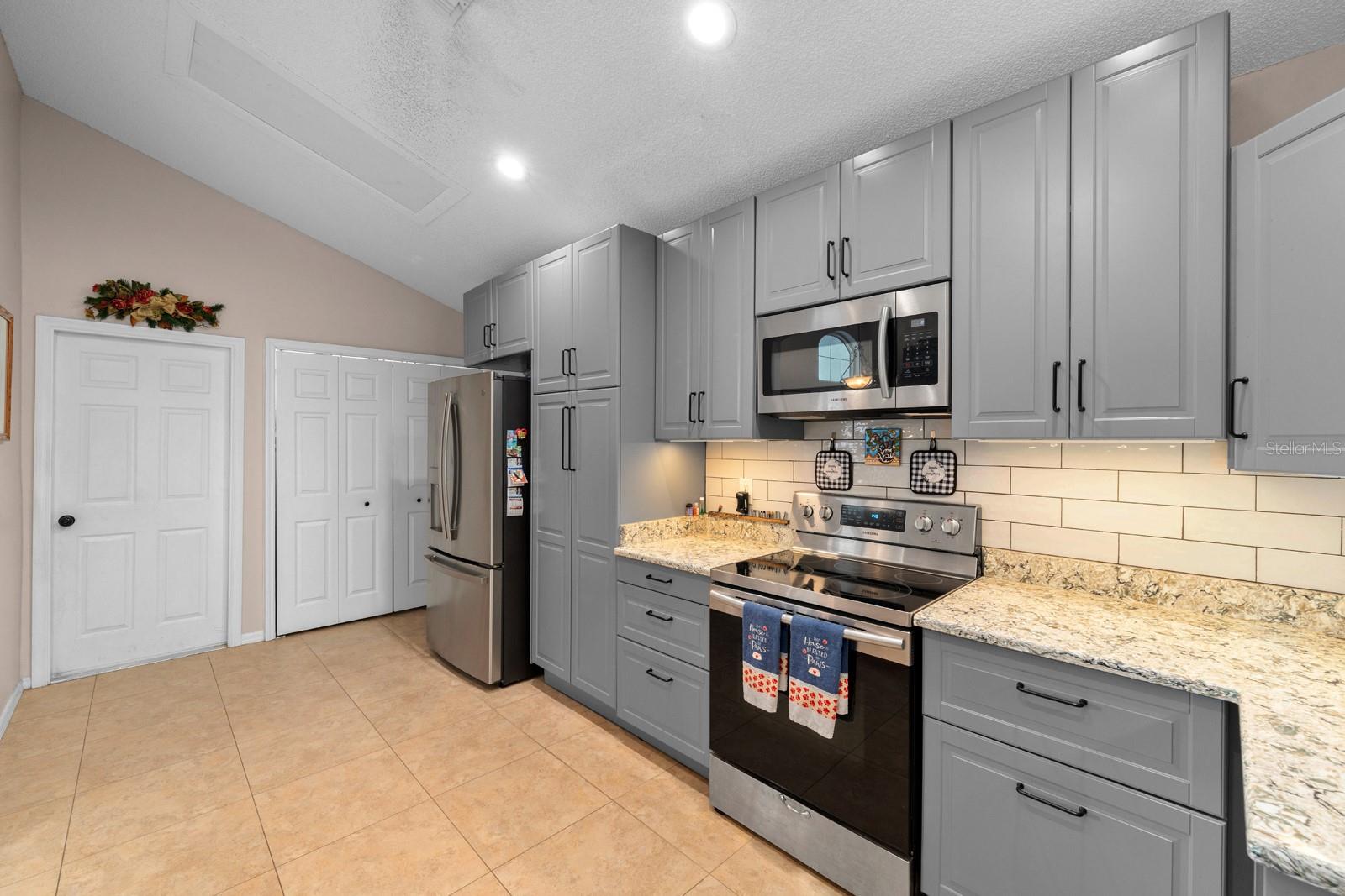 Image 9 of 24 For 9706 Glenpointe Drive