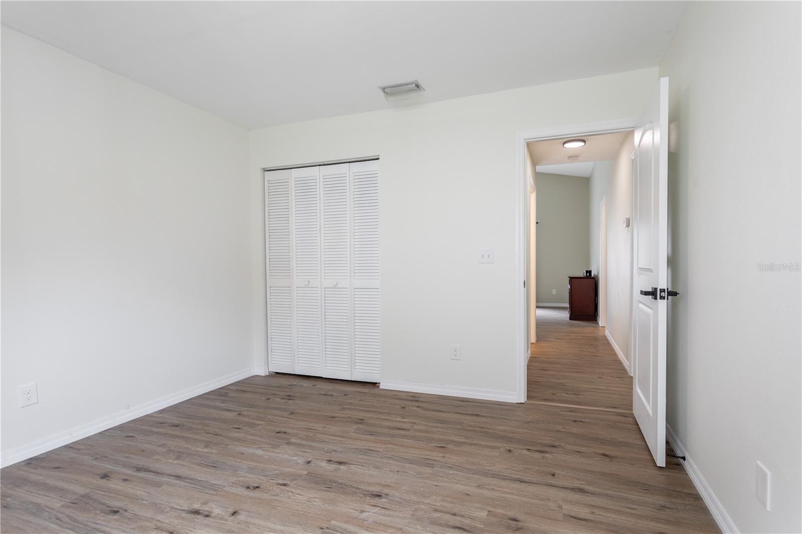 Image 22 of 43 For 1713 Whispering Drive E