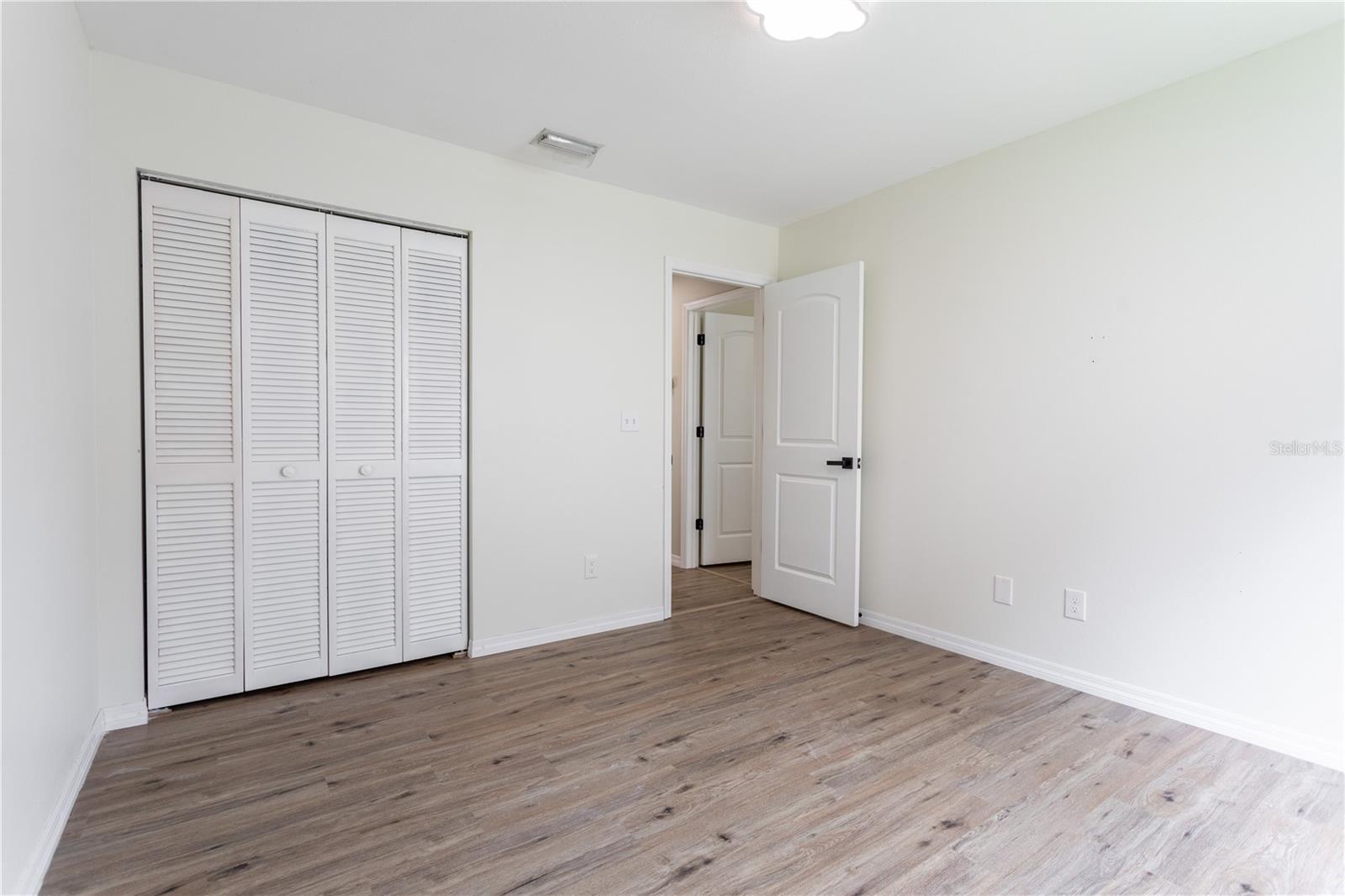 Image 23 of 43 For 1713 Whispering Drive E