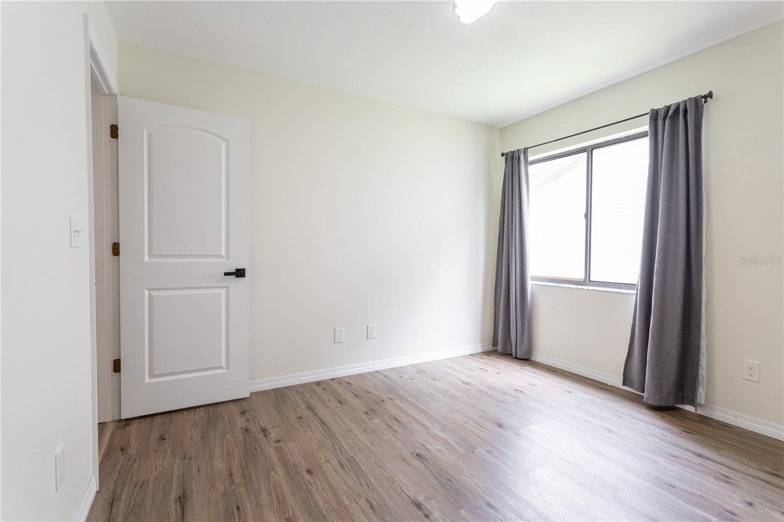 Image 24 of 43 For 1713 Whispering Drive E