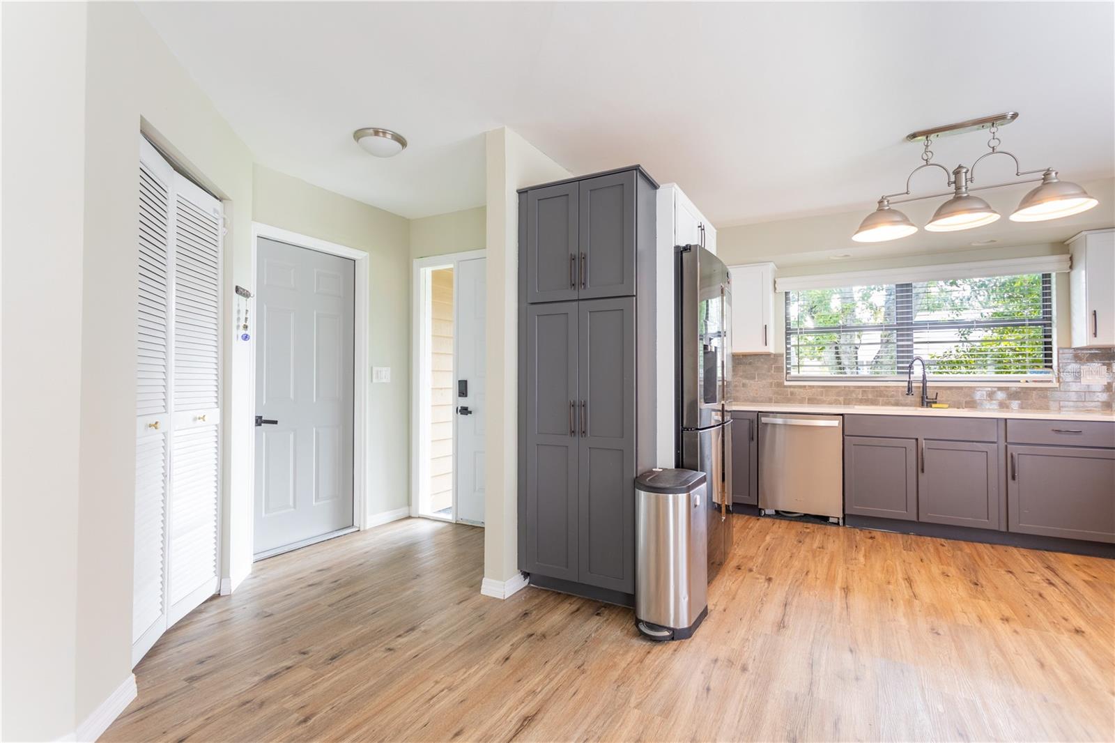 Image 3 of 43 For 1713 Whispering Drive E