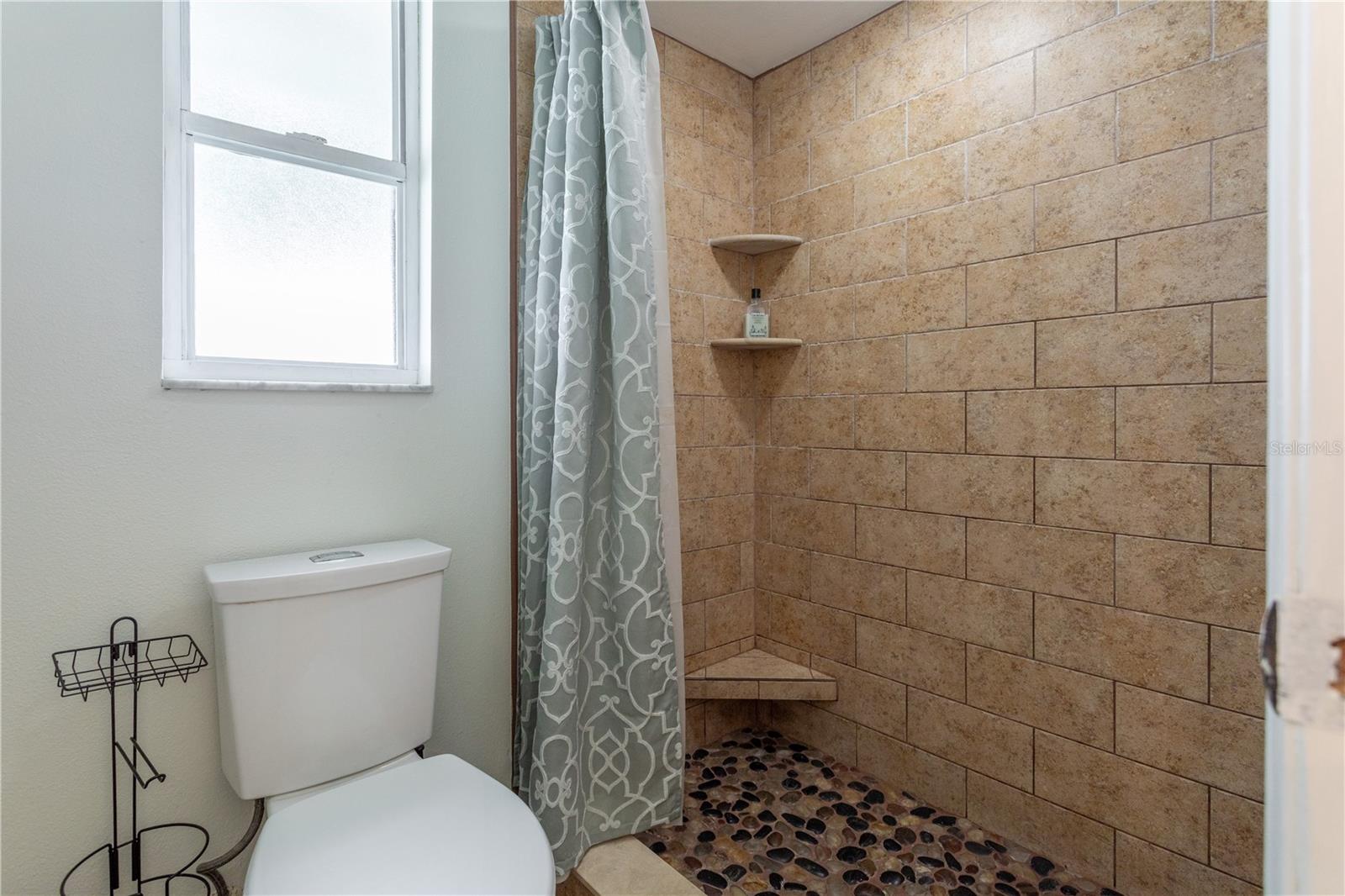 Image 30 of 43 For 1713 Whispering Drive E