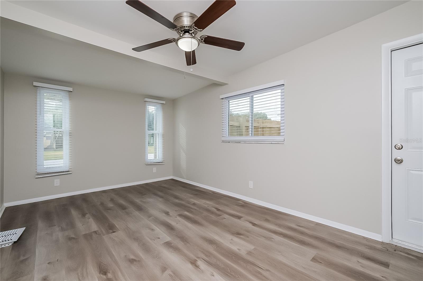 Image 11 of 16 For 10367 112th Avenue