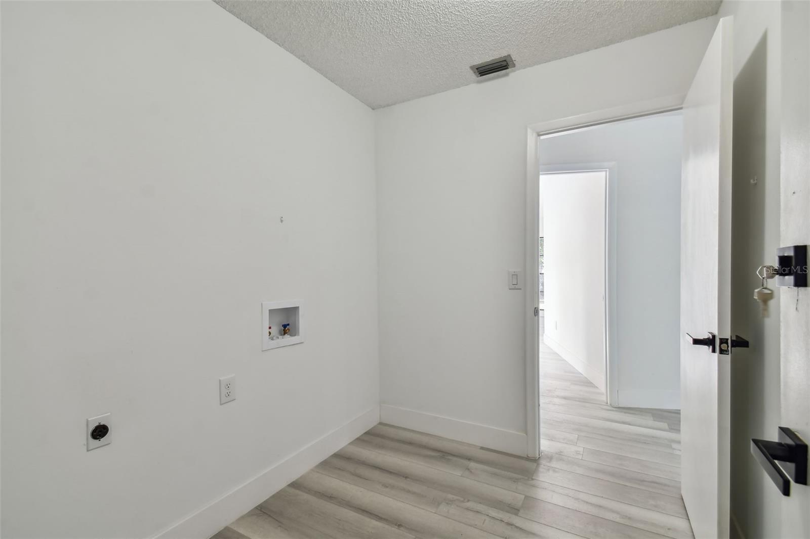 Image 29 of 72 For 16032 Eagle River Way