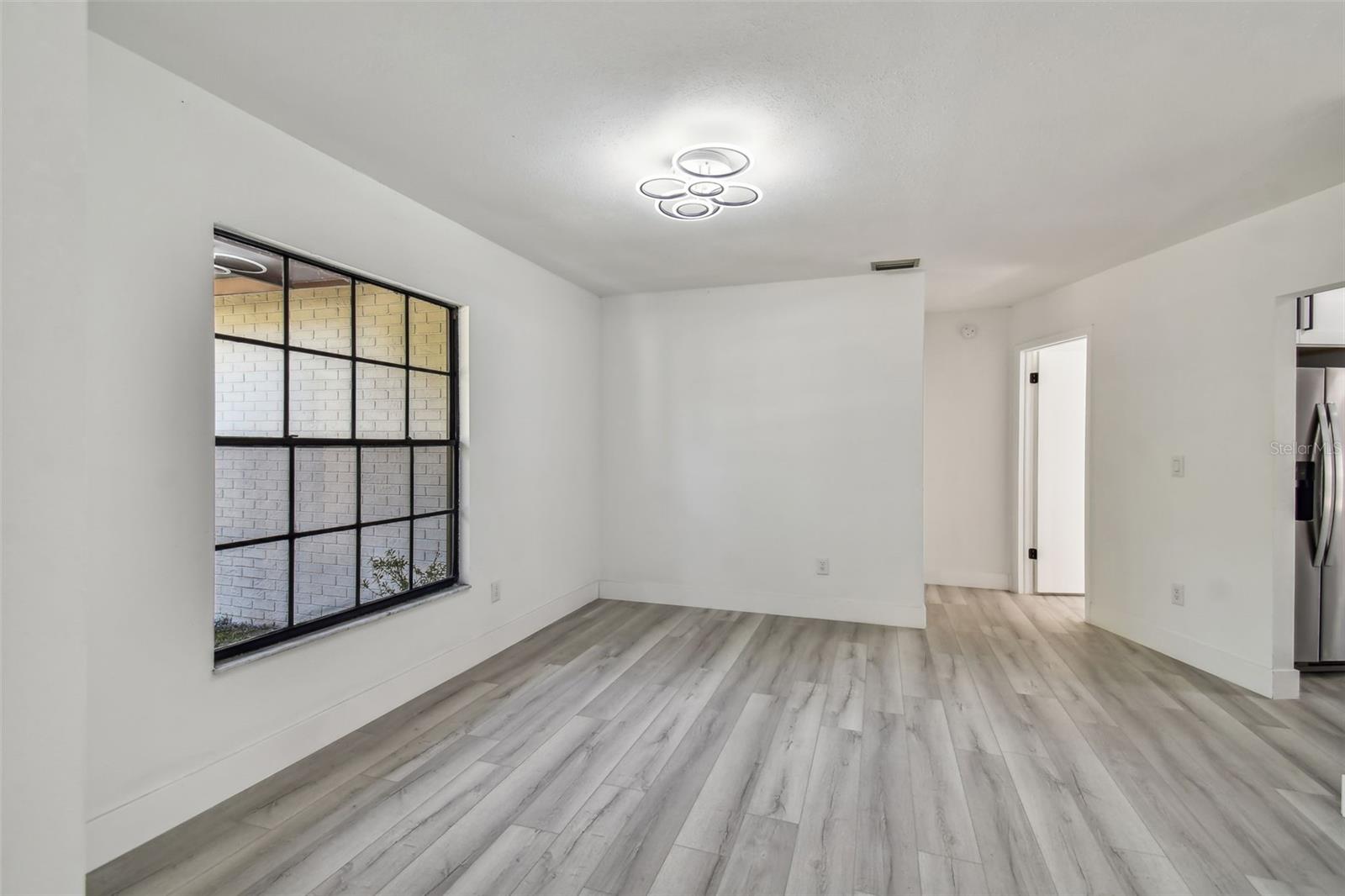 Image 3 of 72 For 16032 Eagle River Way