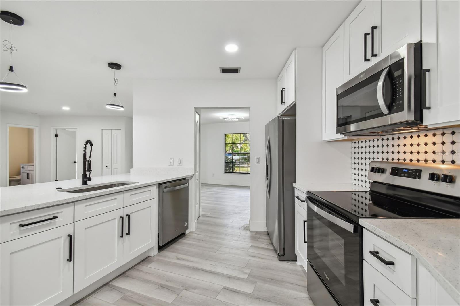Image 42 of 72 For 16032 Eagle River Way