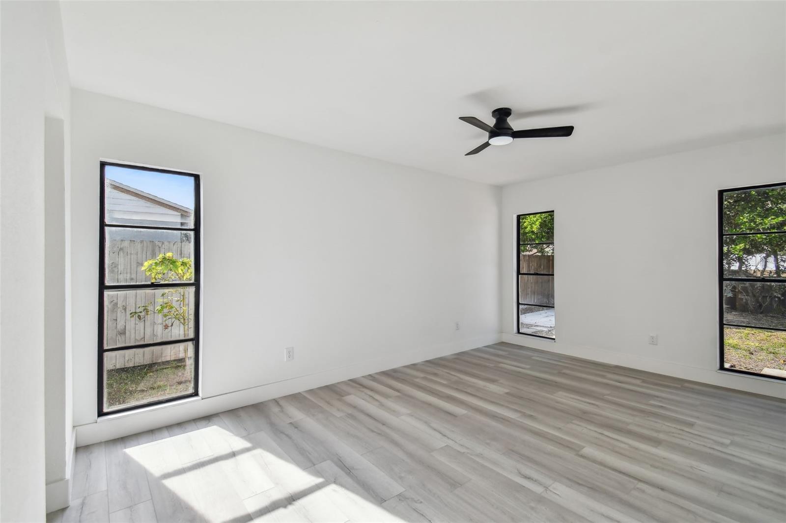 Image 50 of 72 For 16032 Eagle River Way