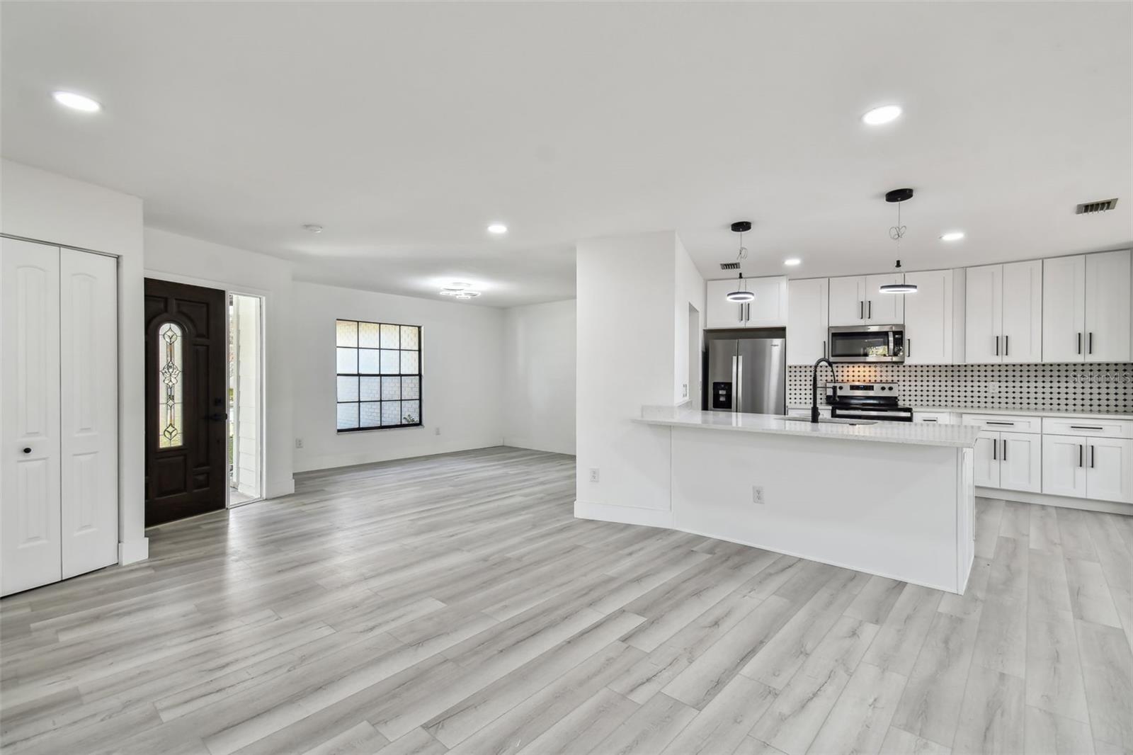 Image 56 of 72 For 16032 Eagle River Way