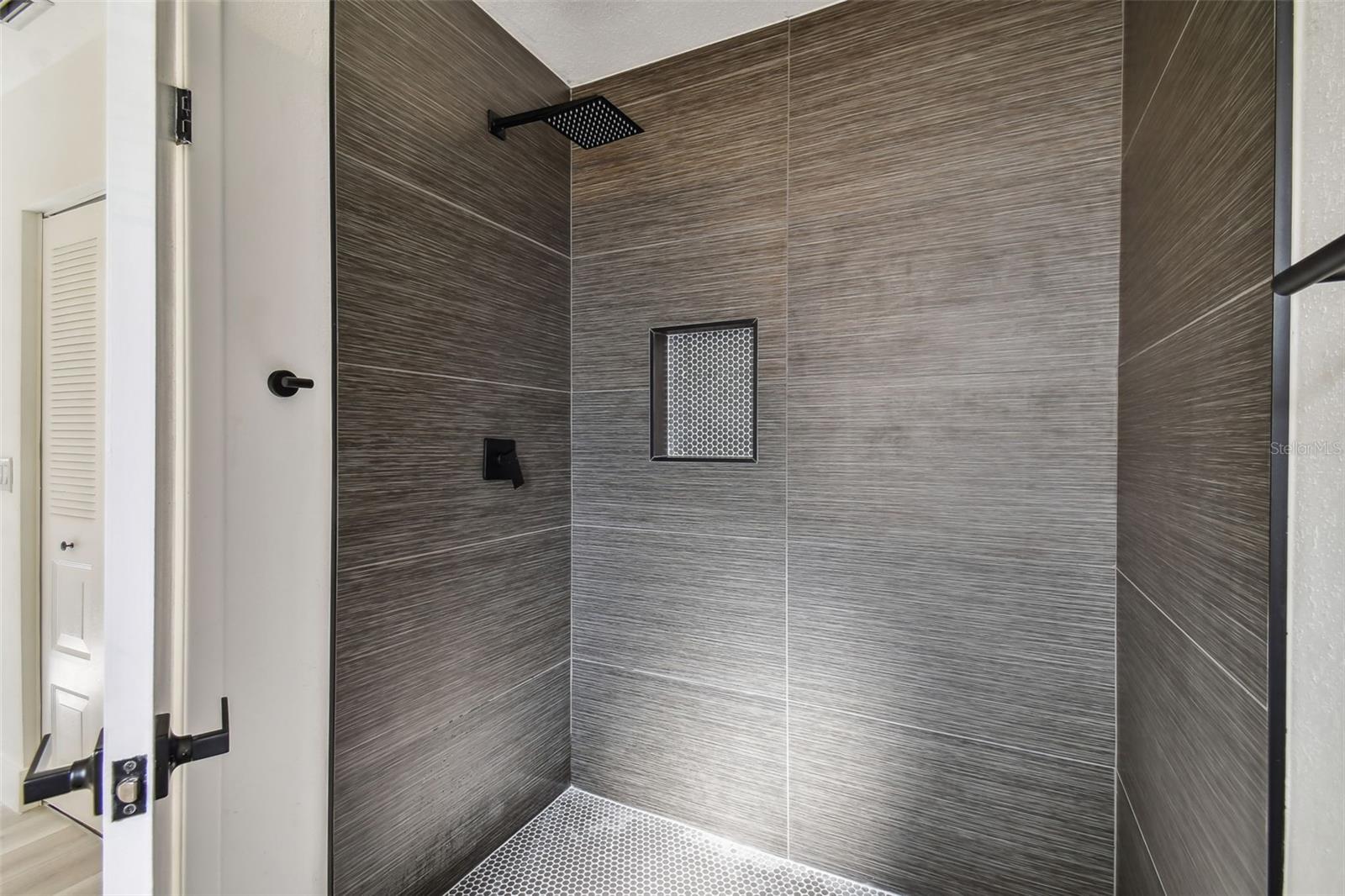 Image 58 of 72 For 16032 Eagle River Way