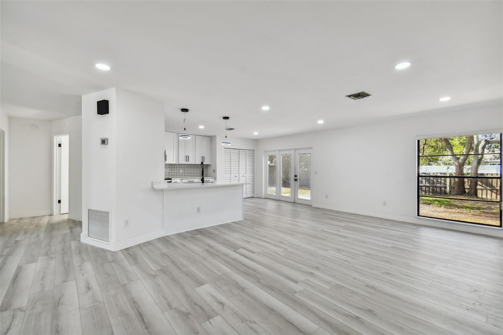 Image 61 of 72 For 16032 Eagle River Way