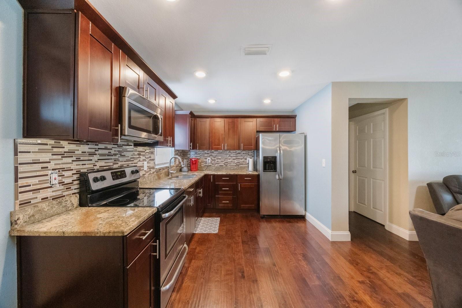 Image 10 of 37 For 3336 20th Avenue Sw