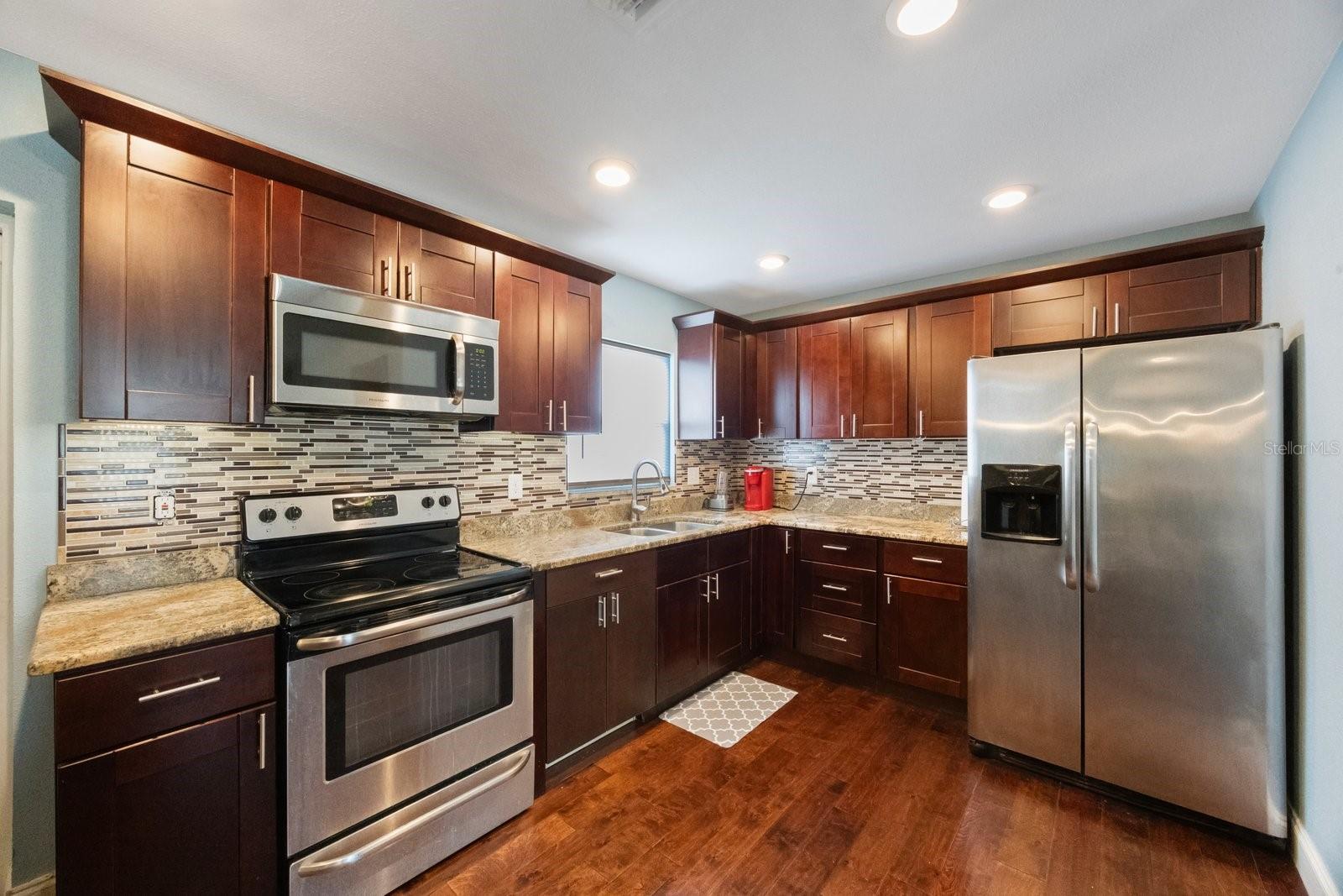 Image 11 of 37 For 3336 20th Avenue Sw