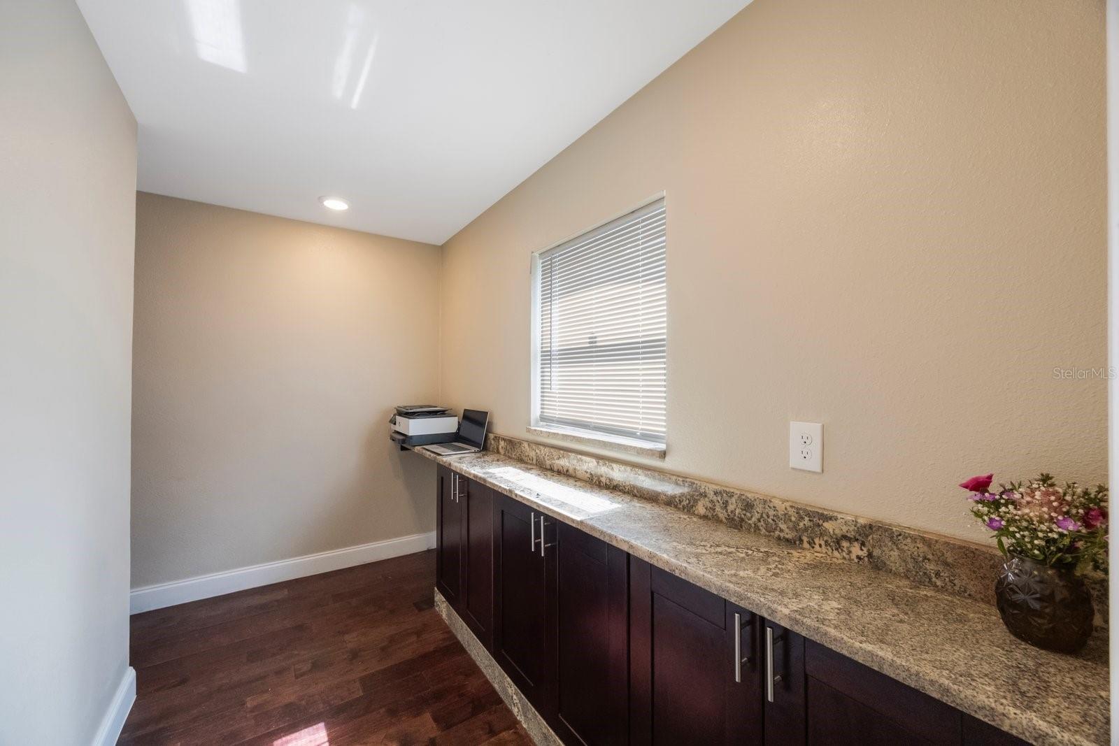 Image 13 of 37 For 3336 20th Avenue Sw