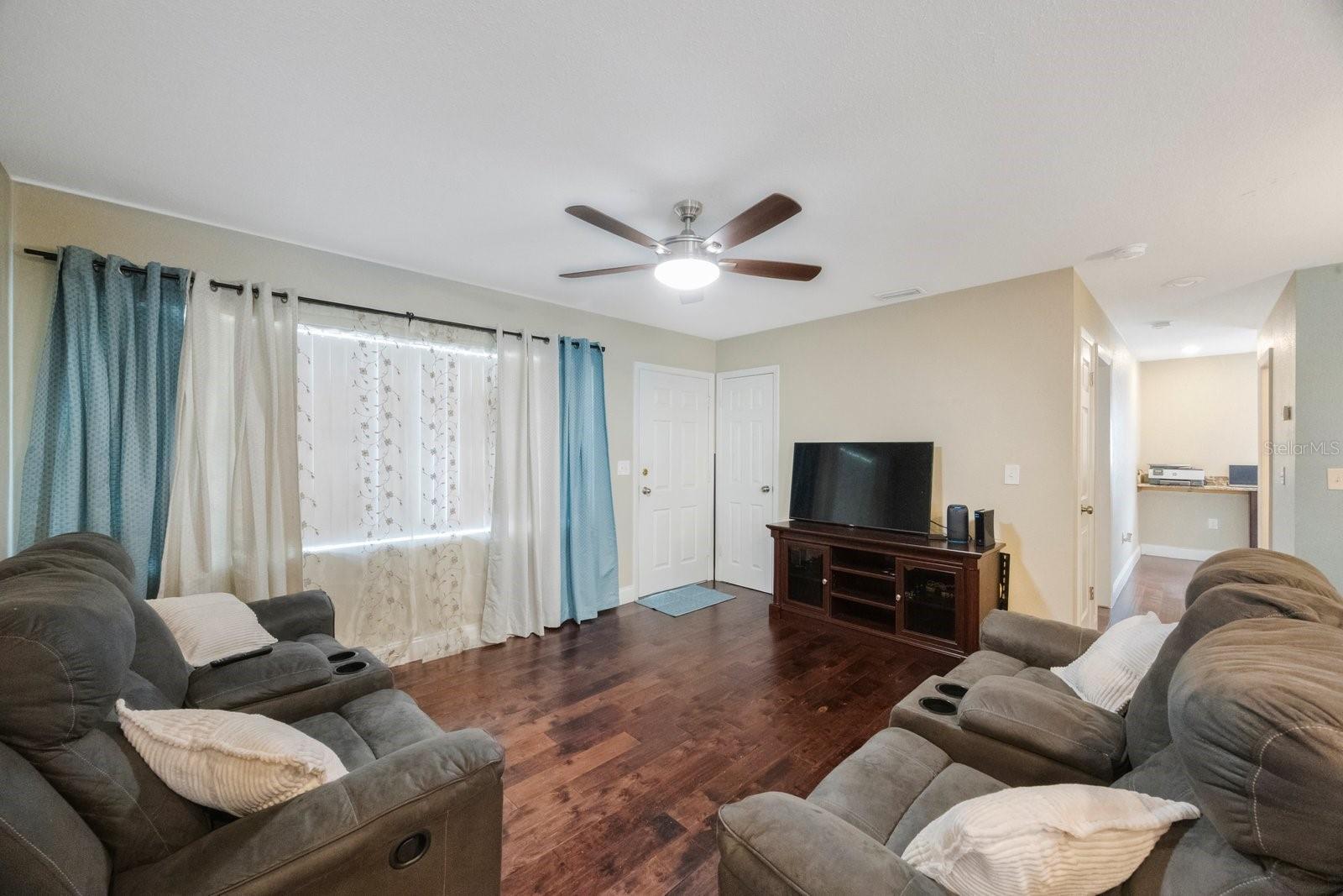 Image 3 of 37 For 3336 20th Avenue Sw