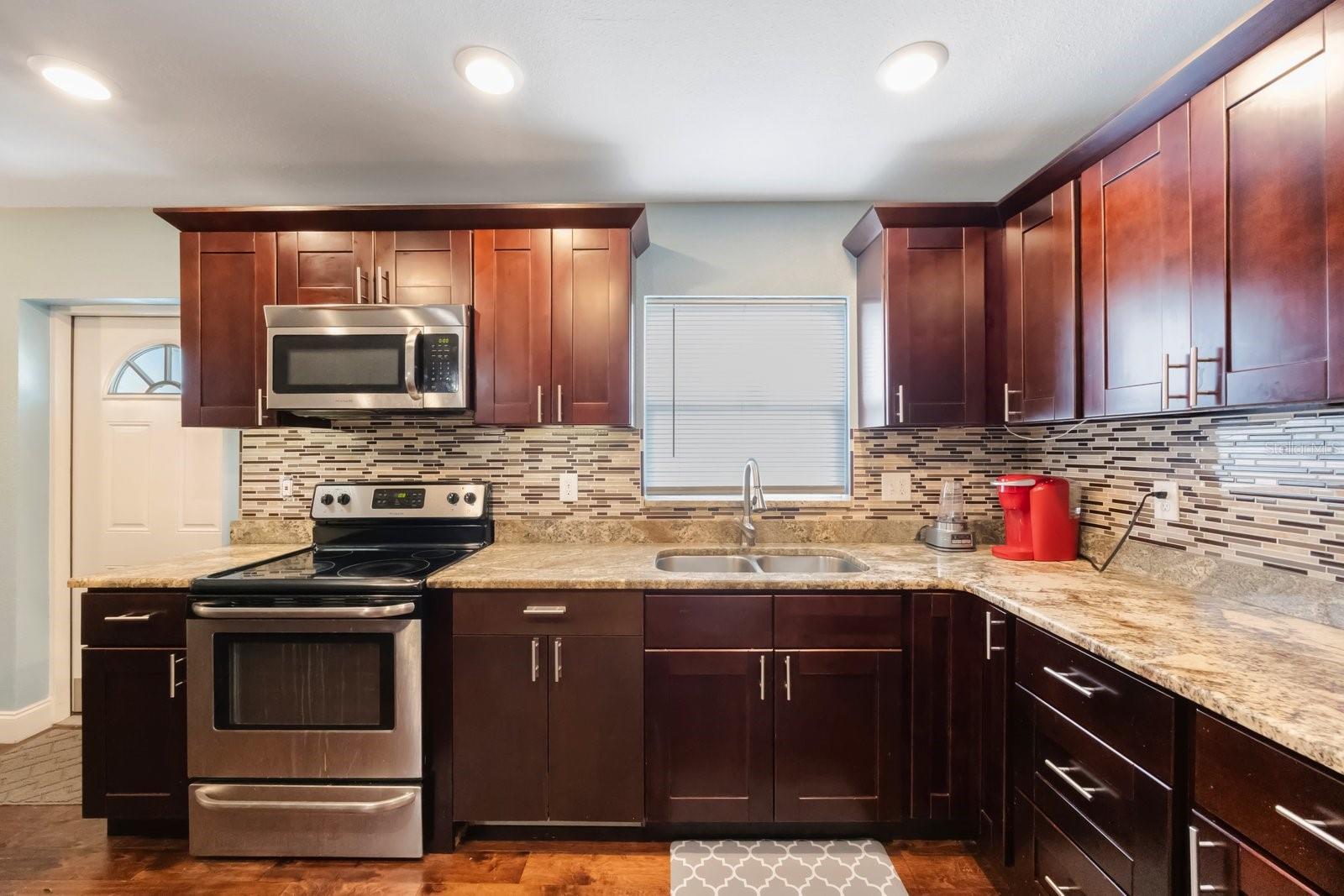 Image 8 of 37 For 3336 20th Avenue Sw